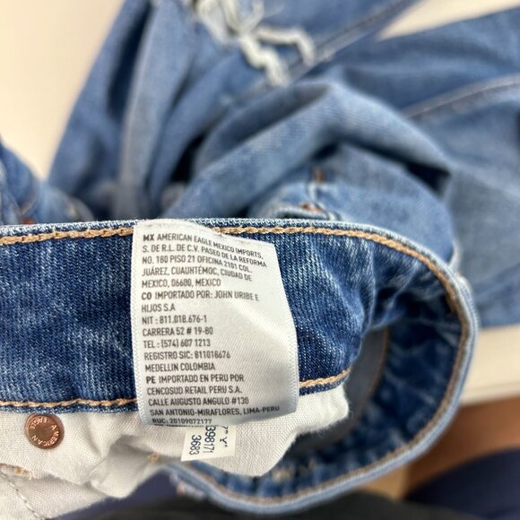 American Eagle Mom Stretch Mom Straight Women's Jean with Distressing Size: 2R - Picture 14 of 16